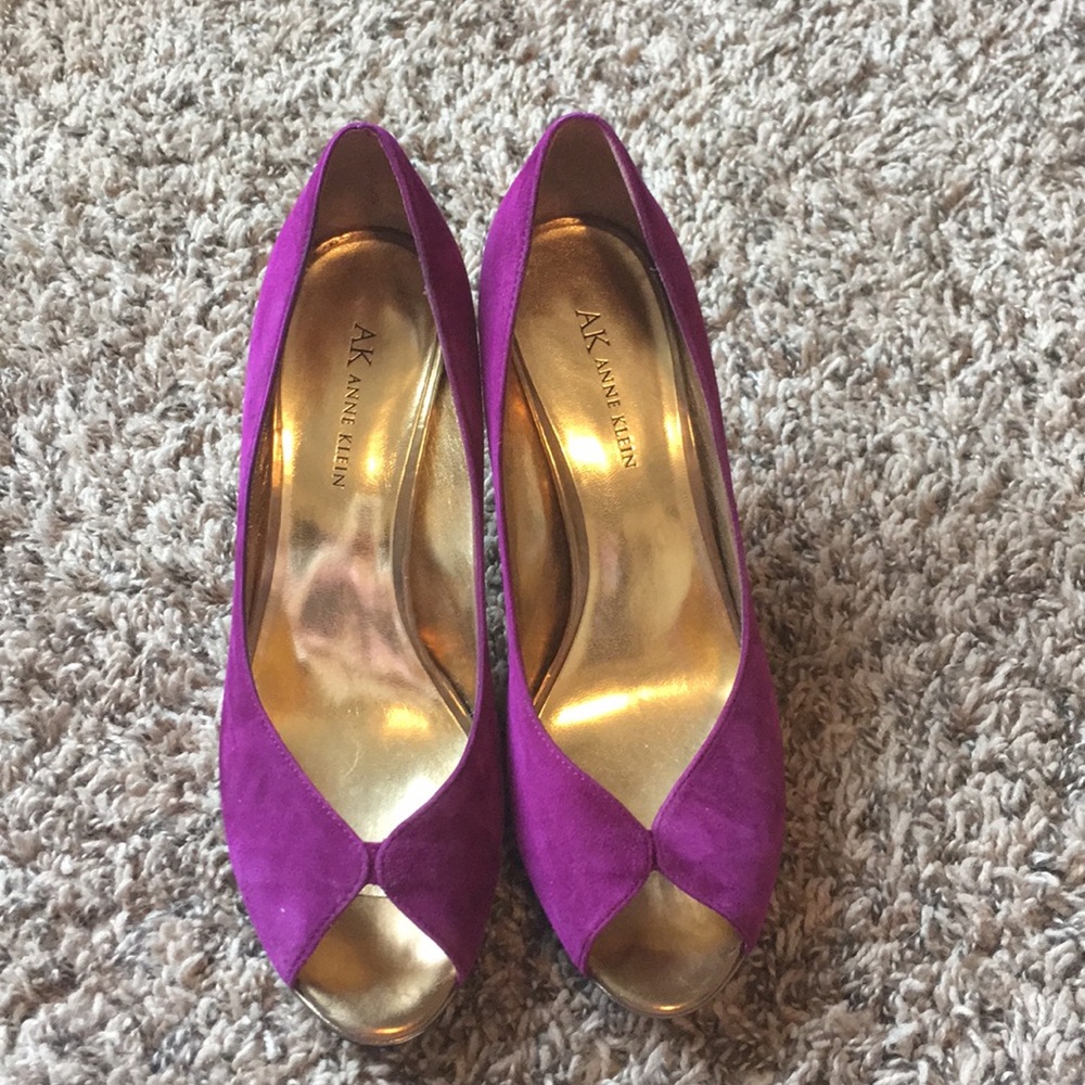 Purple size 9 Anne Klein high heels.